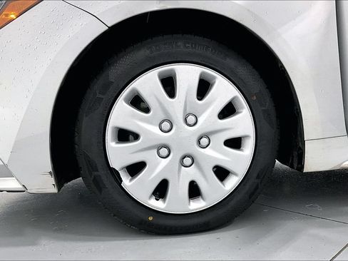 Used 2022 Toyota Corolla LE FWD image 10