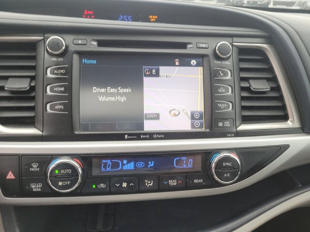 Used 2018 Toyota Highlander XLE AWD/4WD image 23