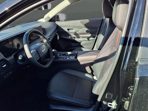 New 2026 Nissan Sentra SR w/ SR Premium Package FWD image 38