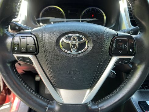 Used 2019 Toyota Highlander XLE AWD/4WD image 15