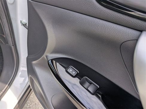 New 2025 Mitsubishi Eclipse Cross LE image 32