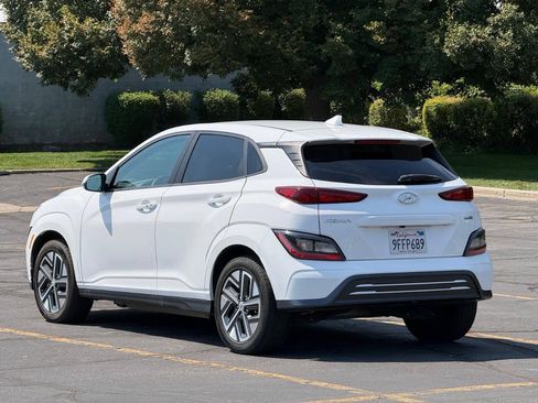 Used 2023 Hyundai Kona SE w/ Cargo Package FWD image 3