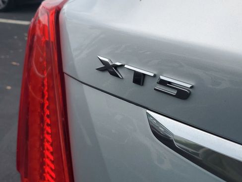 Used 2018 Cadillac XT5 Luxury w/ Driver Awareness Package image 29