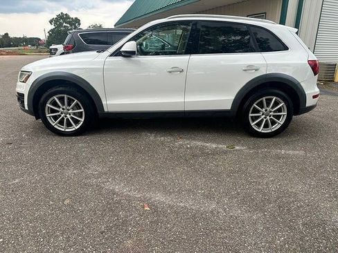 Used 2017 Audi Q5 2.0T Premium Plus w/ Technology Package AWD/4WD image 2