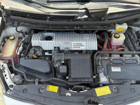 Used 2014 Toyota Prius Five FWD image 15