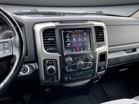 Used 2019 RAM 1500 Classic SLT w/ Luxury Group image 10