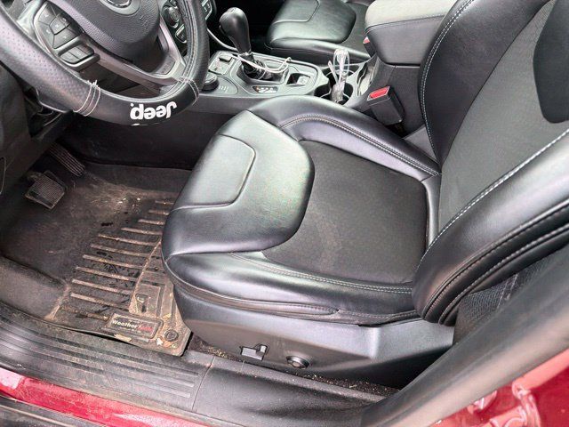 Used 2019 Jeep Cherokee Latitude Plus w/ Comfort/Convenience Group AWD/4WD image 6