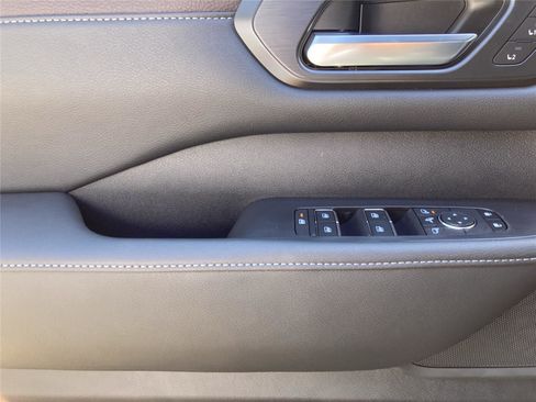 New 2026 Nissan Armada SL w/ Captain's Chari Seat Package image 26