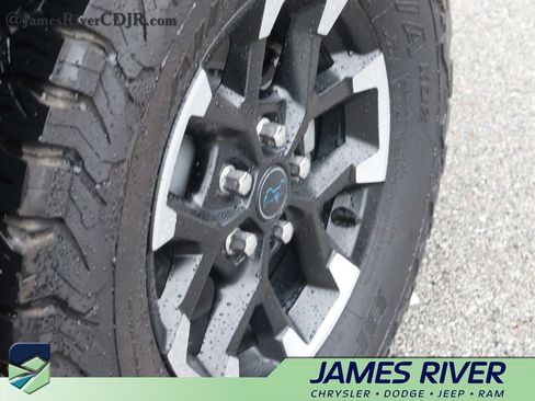 Used 2025 Jeep Wrangler Unlimited Rubicon 4xe w/ Safety Group AWD/4WD image 39