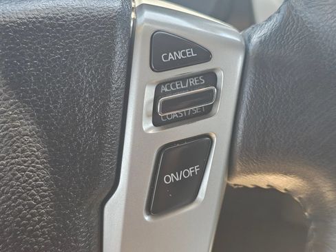 Used 2017 Nissan Titan SV AWD/4WD image 37