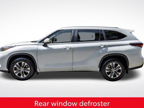 Certified 2025 Toyota Highlander XLE AWD/4WD image 11