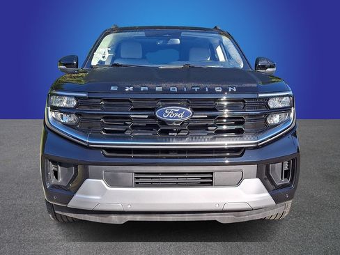 Used 2025 Ford Expedition Max Platinum w/ Driver's Package AWD/4WD image 2