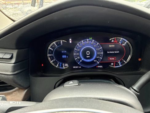 Used 2017 Cadillac Escalade ESV Luxury AWD/4WD image 24