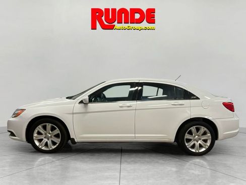 Used 2013 Chrysler 200 Touring image 2
