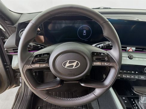 Used 2025 Hyundai Elantra Limited FWD image 19
