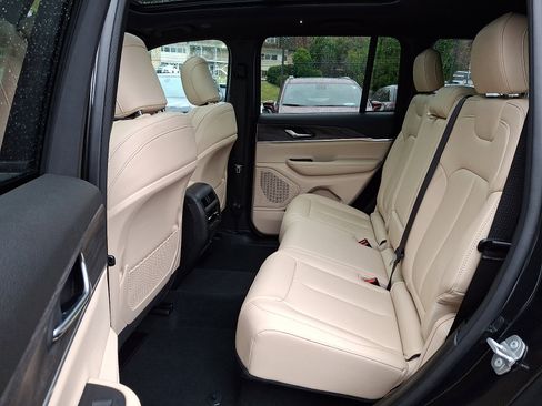 Certified 2025 Jeep Grand Cherokee Limited image 10