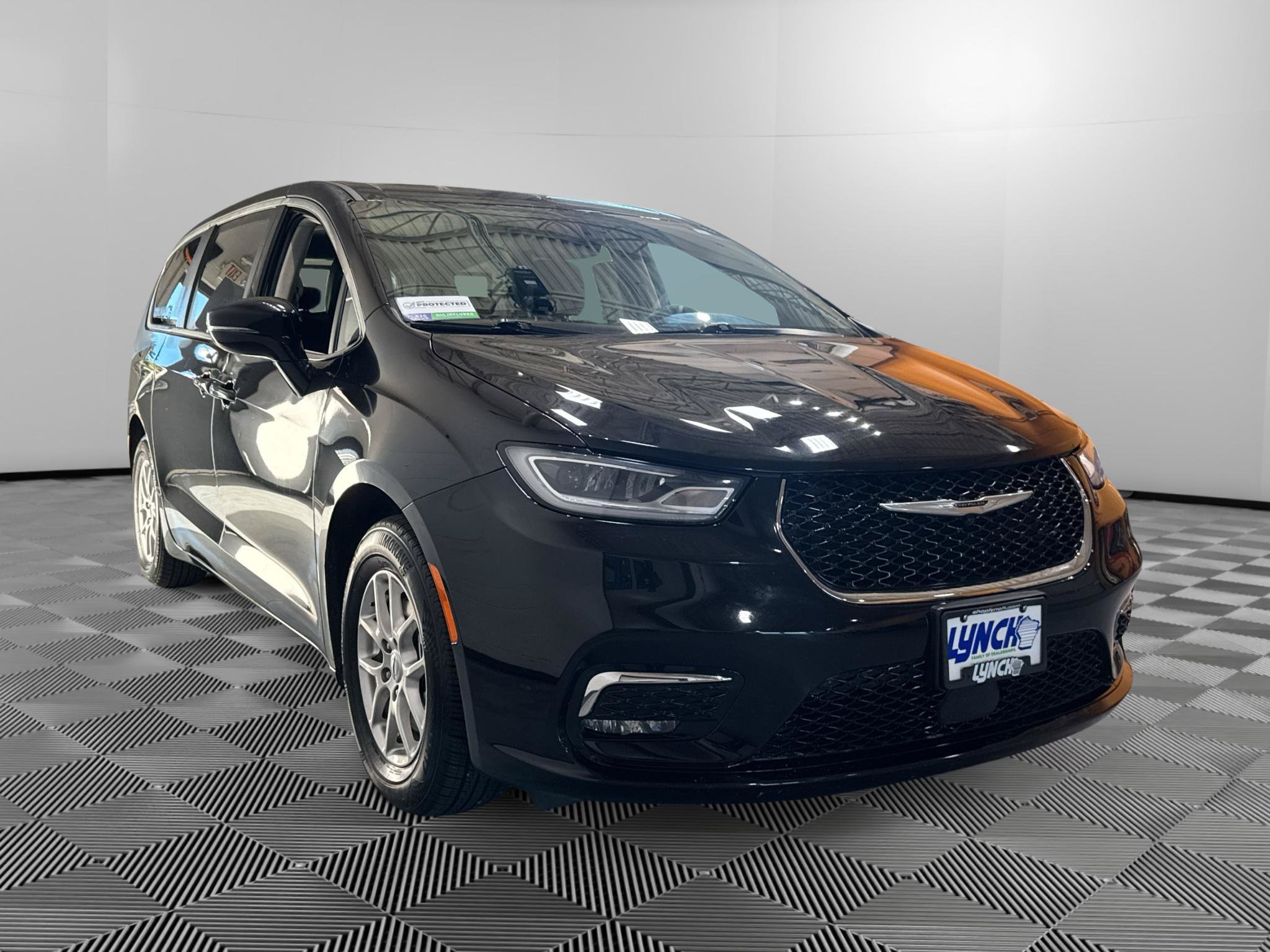Used 2024 Chrysler Pacifica Touring-L FWD image 7