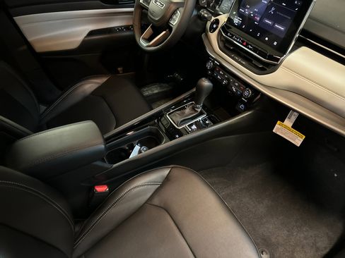 New 2026 Jeep Compass Limited image 15