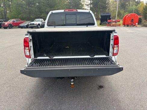 Used 2017 Nissan Frontier SV AWD/4WD image 18