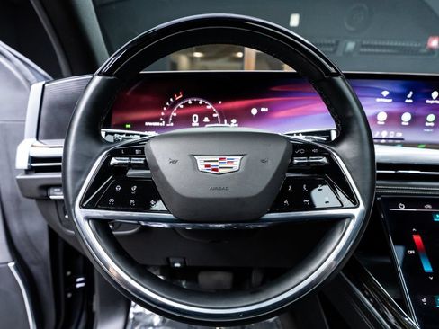 Used 2025 Cadillac Escalade ESV Premium Luxury RWD image 25