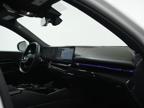 Used 2026 BMW 530i xDrive w/ Premium Package image 18