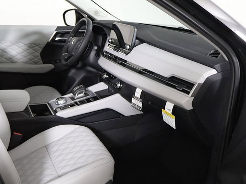 New 2025 Mitsubishi Outlander SEL image 30