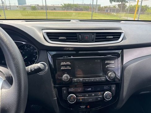Used 2015 Nissan Rogue SV AWD/4WD image 10