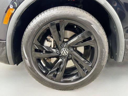 Certified 2023 Volkswagen Tiguan SE R-Line AWD/4WD image 29