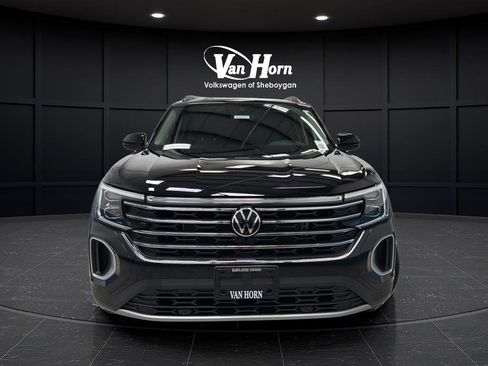 Used 2025 Volkswagen Atlas SE AWD/4WD image 2