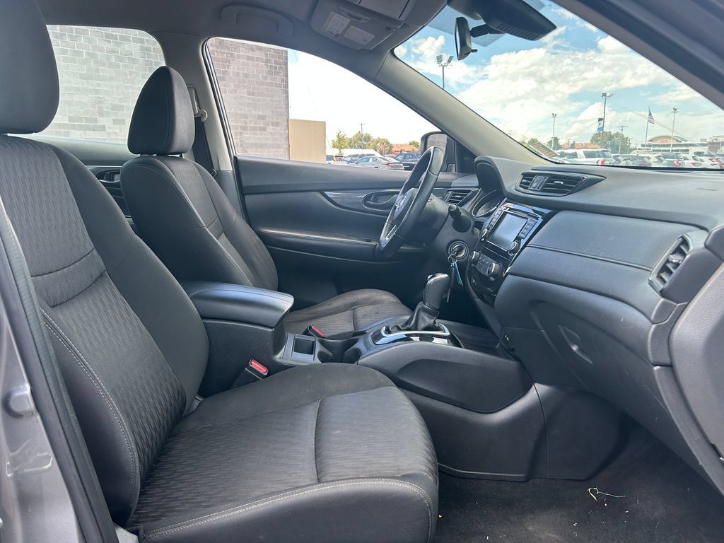 Used 2019 Nissan Rogue S AWD/4WD image 28