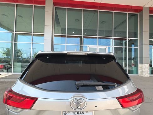 Used 2018 Toyota Highlander XLE w/ Protection Package #3 AWD/4WD image 9