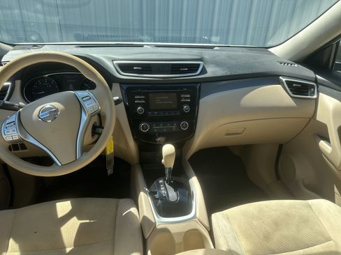 Used 2014 Nissan Rogue S image 19