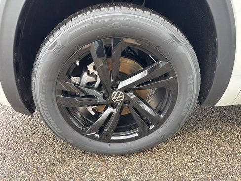 New 2026 Volkswagen Atlas Cross Sport SEL R-Line image 19