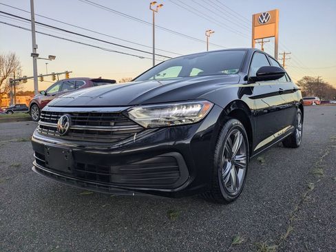 Certified 2024 Volkswagen Jetta SE image 8