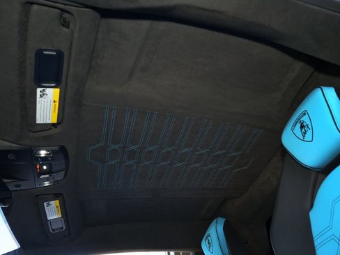 Used 2025 Lamborghini Revuelto image 35