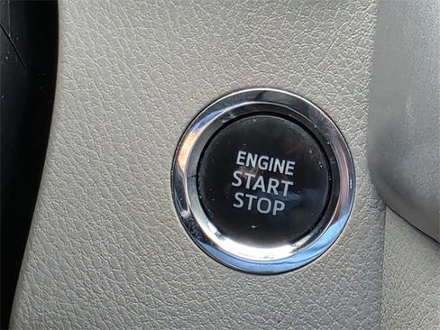 Used 2019 Toyota Highlander XLE image 22