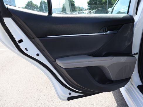 Used 2023 Toyota Camry SE FWD image 17