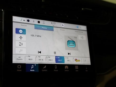 Used 2025 Jeep Grand Cherokee L Limited w/ Black Appearance Package image 20