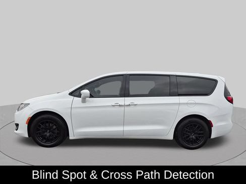 Used 2019 Chrysler Pacifica Touring Plus w/ S Appearance Package FWD image 9