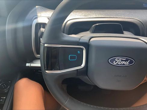 Used 2025 Ford Expedition Active AWD/4WD image 24