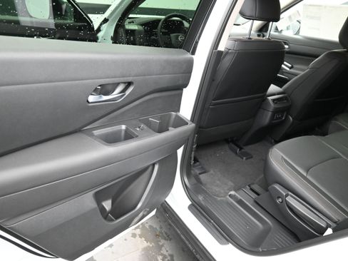 New 2026 Nissan Pathfinder SL FWD image 17