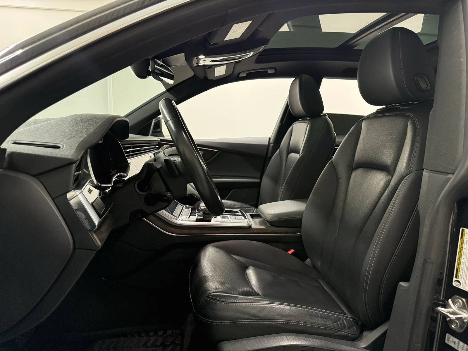 Used 2019 Audi Q8 Premium Plus w/ Premium Plus AWD/4WD image 13