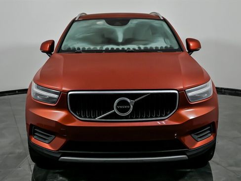 Used 2019 Volvo XC40 T4 Momentum image 4