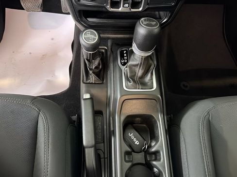 Used 2021 Jeep Wrangler Unlimited Sahara w/ Uconnect 4C Nav & Sound Group AWD/4WD image 13