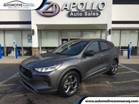 Used 2023 Ford Escape ST-Line image 1