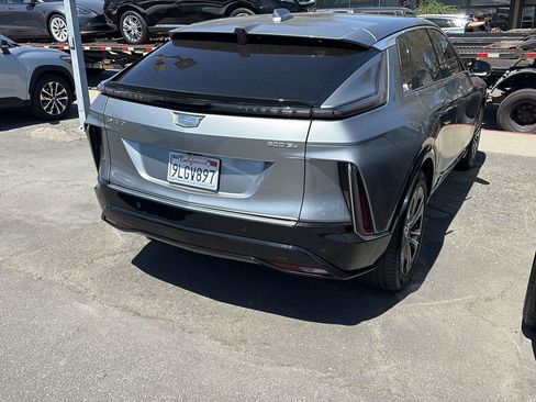 Used 2024 Cadillac Lyriq Luxury AWD/4WD image 5