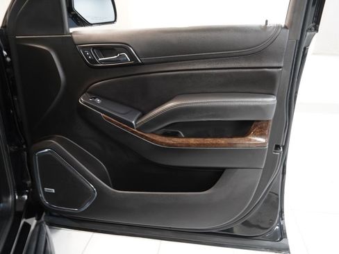 Used 2020 Chevrolet Suburban LT image 36