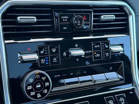 Used 2025 Nissan Armada Platinum Reserve image 20