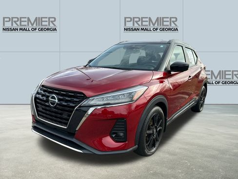 Used 2021 Nissan Kicks SR image 1