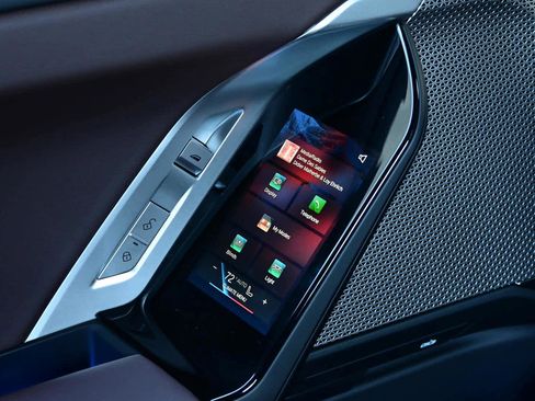 Used 2025 BMW 740i image 19